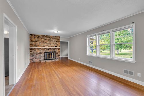 126 Holly Dr, Spartanburg, SC, 29301-2857 | Card Image