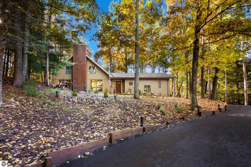 3264 Greenwood Dr, Traverse City, MI, 49686-3814 | Card Image