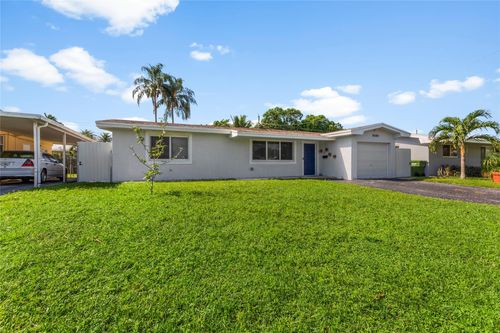 8580 Nw 11th Ct, Pembroke Pines, FL, 33024-4862 | Card Image