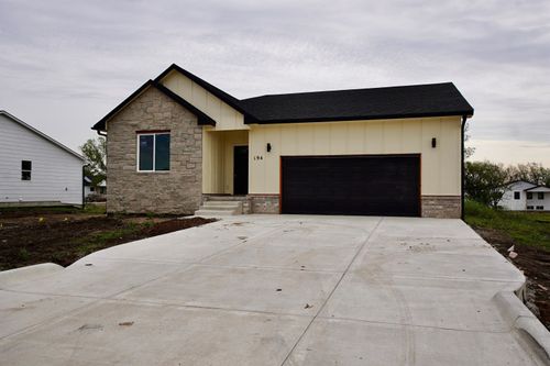 194 S Sycamore Dr, Valley Center, KS, 67147-1130 | Card Image