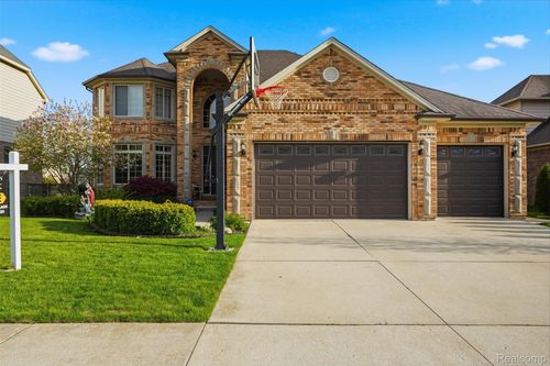 19330 Middle Branch Dr, Macomb, MI, 48044-6704 | Card Image