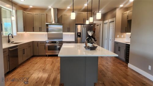 330 Swayback Ln, Bozeman, MT, 59718-1220 | Card Image