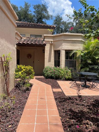 Front Courtyard Entry | Image 1