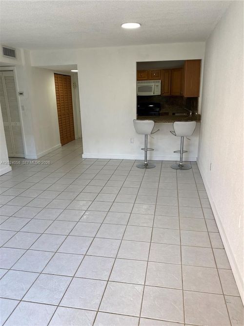 118-1300 W 47th Pl, Hialeah, FL, 33012-3253 | Card Image