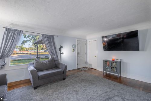 6275 Williams Lake Rd, Waterford Twp, MI, 48329-3062 | Card Image