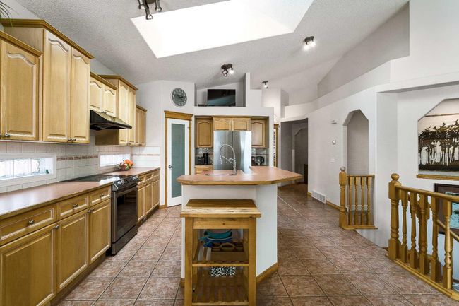 9 Chaparral Cove Se, House other with 4 bedrooms, 3 bathrooms and 4 parking in Calgary AB | Image 6