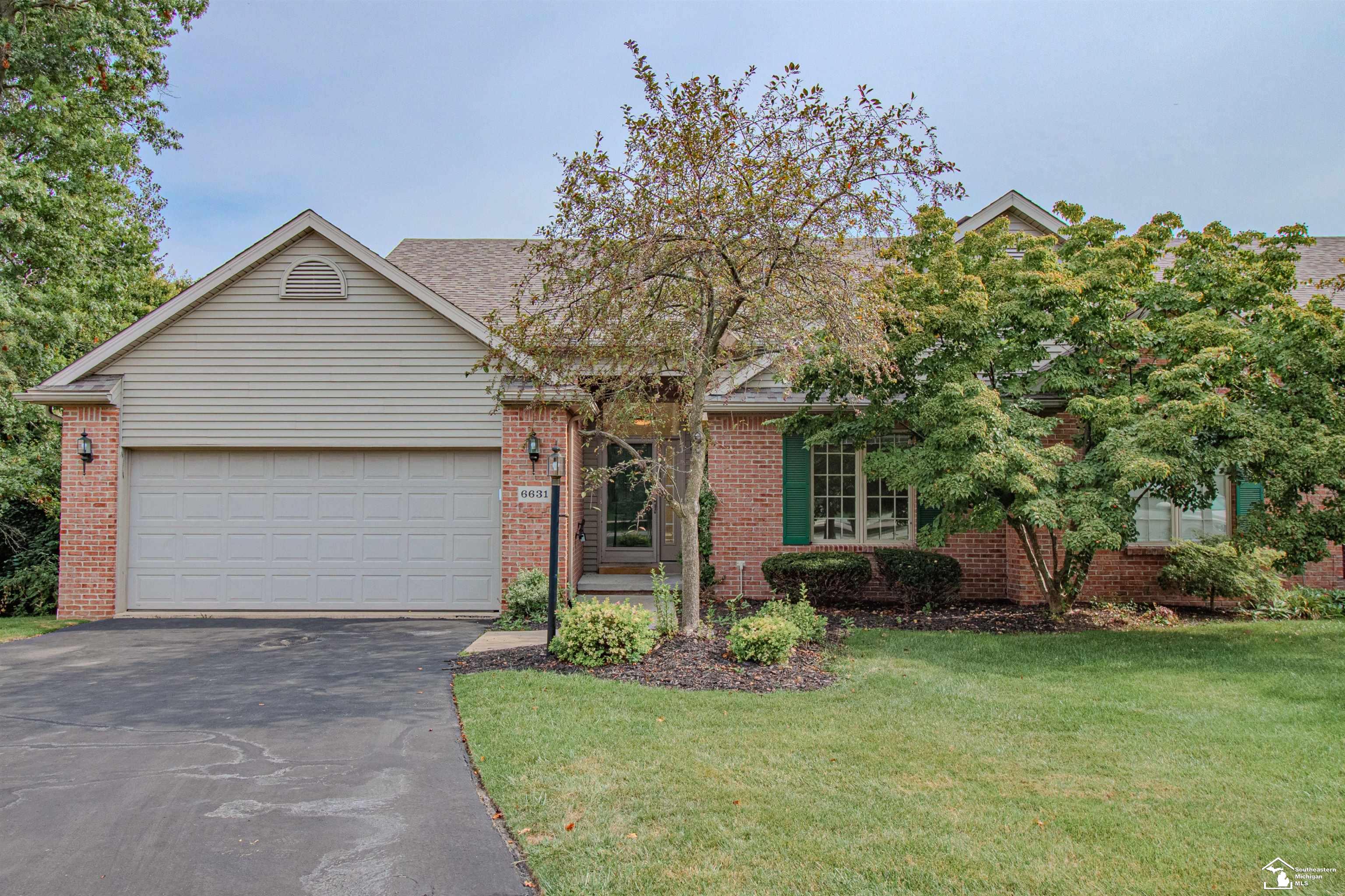 Gleneagles Cir, Temperance, MI 48182