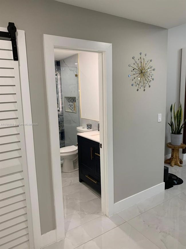 8271 - 8271 Sw 39 Th Ct, House other with 3 bedrooms, 2 bathrooms and null parking in Davie FL | Image 15