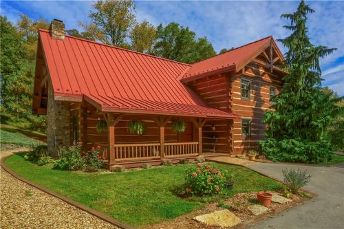 135 Mekis Rd, Valencia, PA, 16059-3727 | Card Image