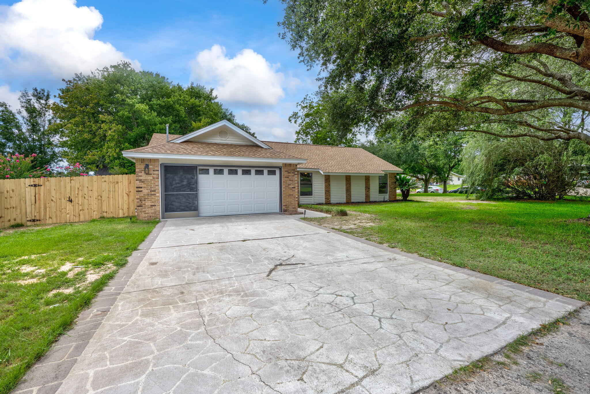 Pryor Dr, Mary Esther, FL 32569