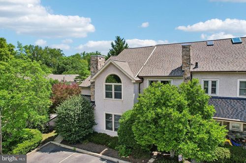 74 Soldiers Sq, CHESTERBROOK, PA, 19087-5829 | Card Image
