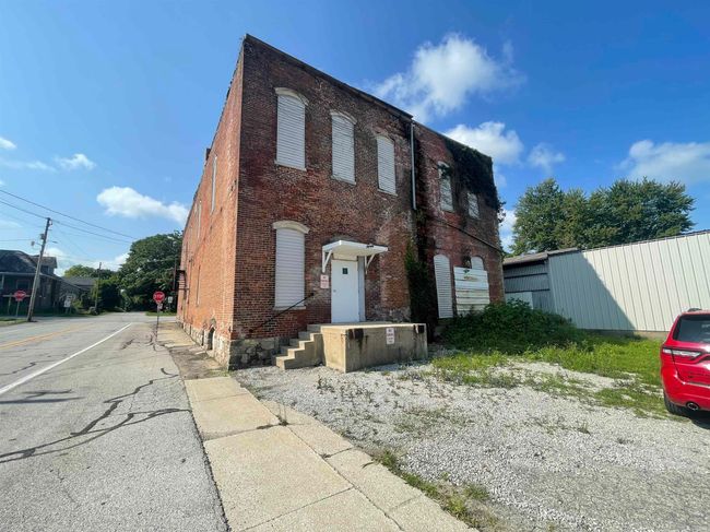 103 W Main St, Home with 0 bedrooms, 2 bathrooms and 2 parking in Larwill IN | Image 12
