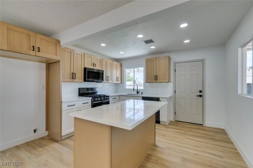 148 Fir Street, Henderson, NV, 89015 | Card Image