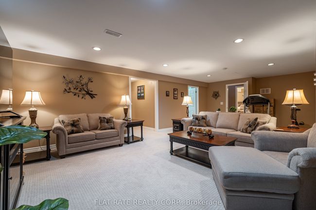 10 Hillview Dr, House other with 5 bedrooms, 3 bathrooms and 4 parking in Bobcaygeon ON | Image 20