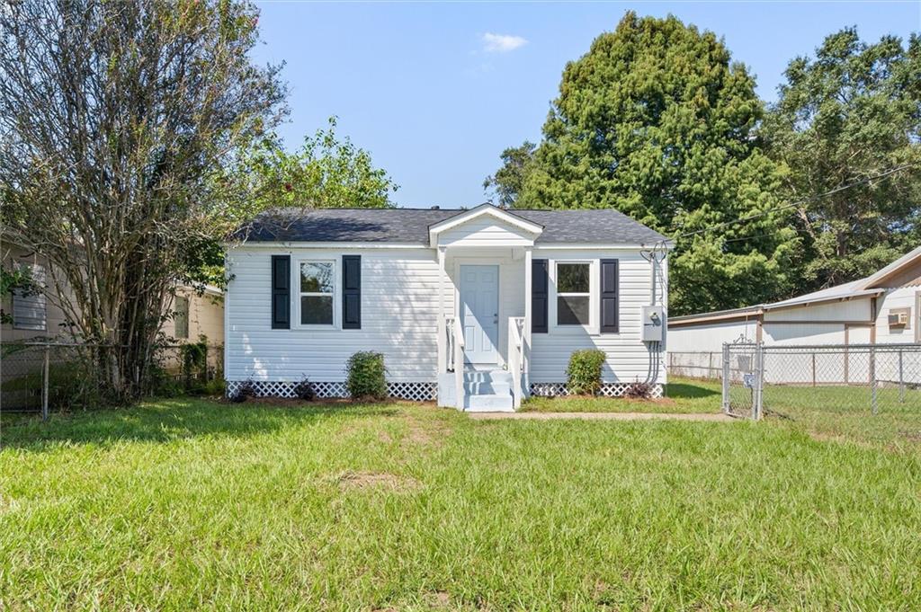 4th Ave, Chickasaw, AL 36611