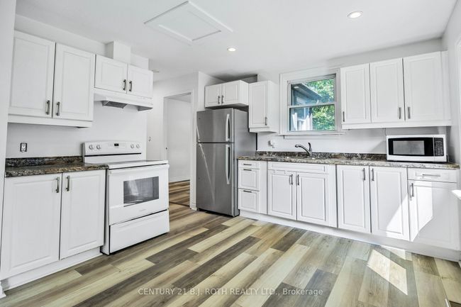 118 Wellington St W, House other with 2 bedrooms, 2 bathrooms and 8 parking in Barrie ON | Image 9