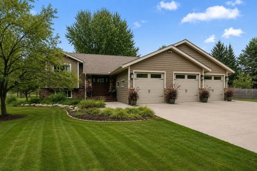 947 Sherman Rd, Hudson, WI, 54016-7510 | Card Image
