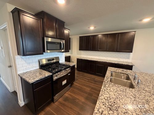 713 Overlook Dr, Cibolo, TX, 78108 | Card Image