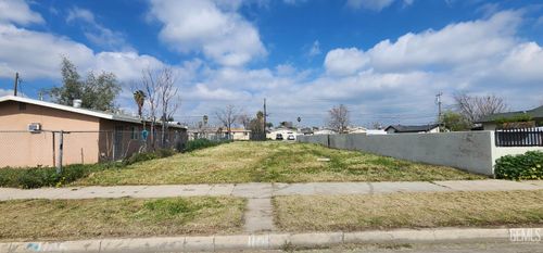 1106 Kentucky St, Bakersfield, CA, 93305-4699 | Card Image
