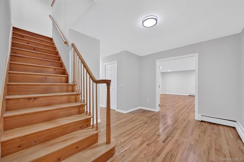 16 Flag Ln, Campbell Hall, NY, 10916-3424 | Card Image