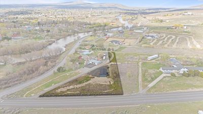 3-BED2-BATH-ON-83-ACRES - 12002 E Kennedy Rd, Home with 3 bedrooms, 2 bathrooms and null parking in Benton City WA | Image 2