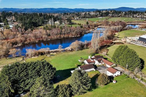 4220 Blenkinsop Rd, Victoria, BC, V8X2C4 | Card Image