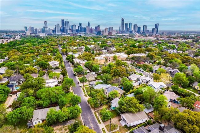 1713 S 5 Th St, House other with 2 bedrooms, 1 bathrooms and 2 parking in Austin TX | Image 27