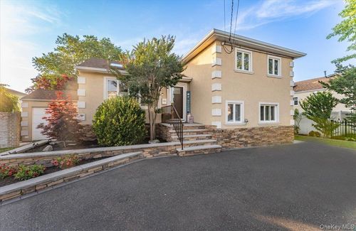 4 Brafmans Road, Hempstead, NY, 11096 | Card Image