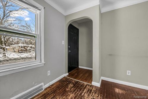 18981 Kenosha St, Harper Woods, MI, 48225-2129 | Card Image