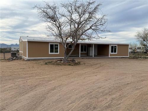 303 S Horn Rd, Golden Valley, AZ, 86413-9052 | Card Image