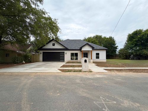 611 1/2 Walnut St, Conway, AR, 72032-4245 | Card Image