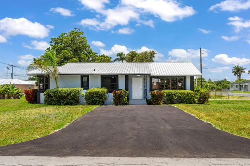 24 Nw Avenue I, Belle Glade, FL, 33430-1948 | Card Image