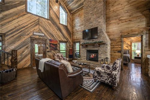 70 Pinehurst Lane, Broken Bow, OK, 74728 | Card Image