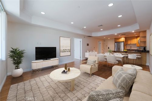 101-3061 W 12th St, Los Angeles, CA, 90015-2147 | Card Image