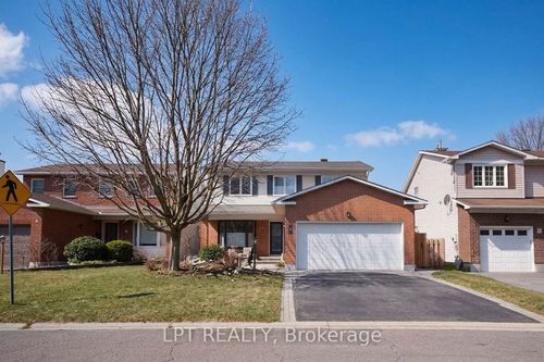 4 Drainie Dr, Kanata, ON, K2L3J5 | Card Image