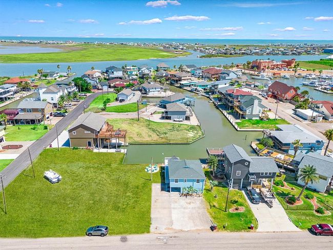 104 Marlin Ln, House other with 4 bedrooms, 2 bathrooms and null parking in Freeport TX | Image 9