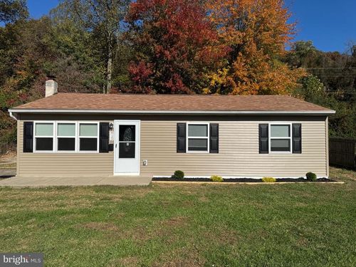 915 Charles St, COATESVILLE, PA, 19320-2801 | Card Image