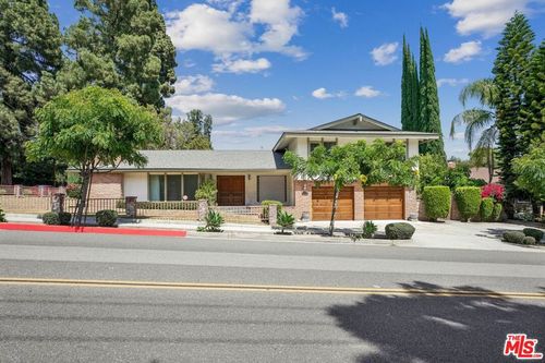 700 W Highland Ave, Sierra Madre, CA, 91024-1613 | Card Image