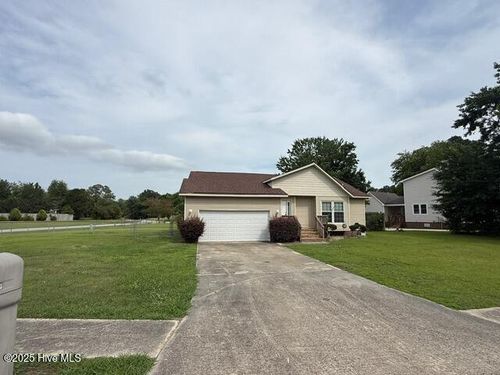 414 Foxlair Ln, Havelock, NC, 28532-2840 | Card Image