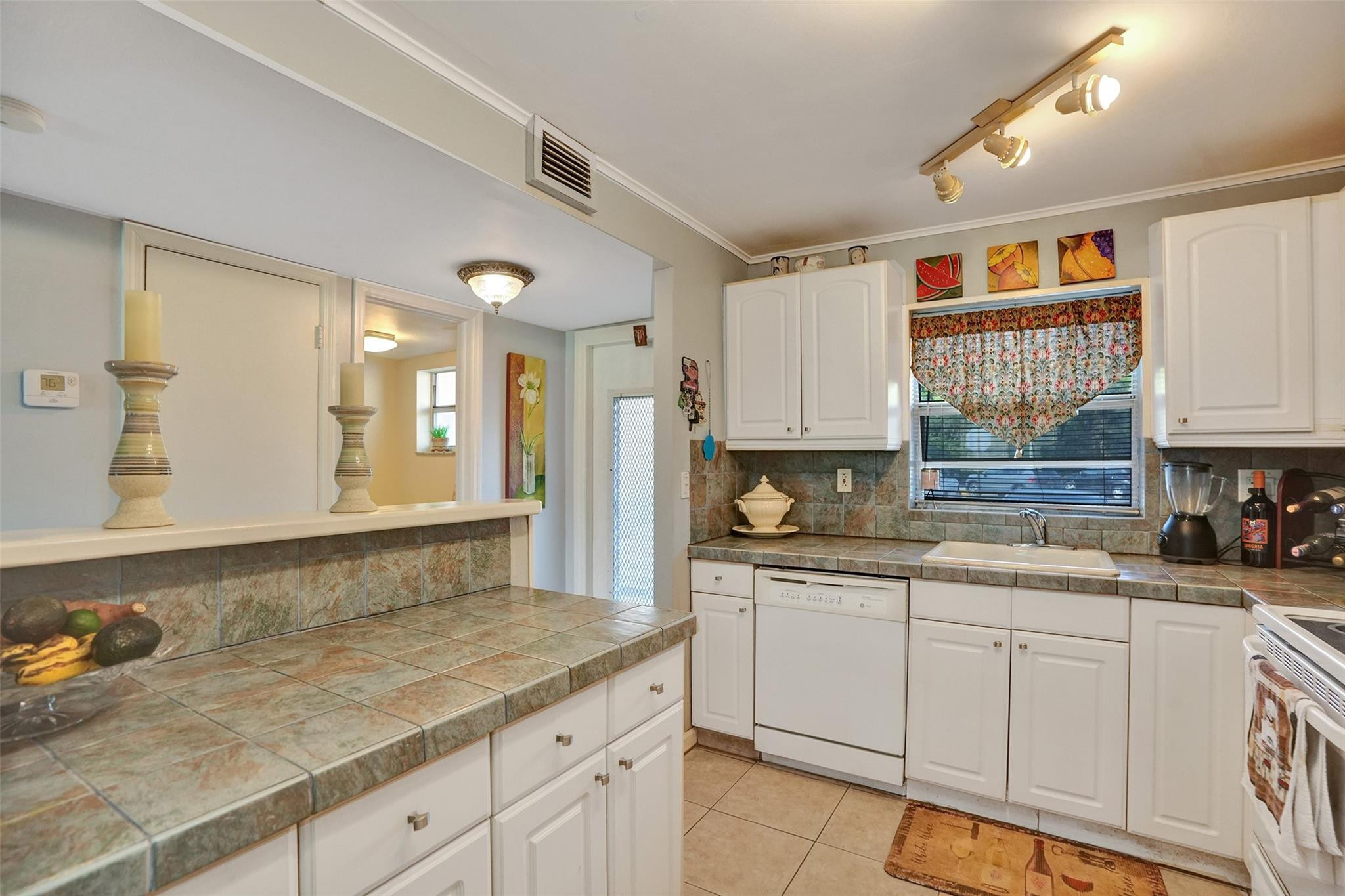Residential in Sunrise 5