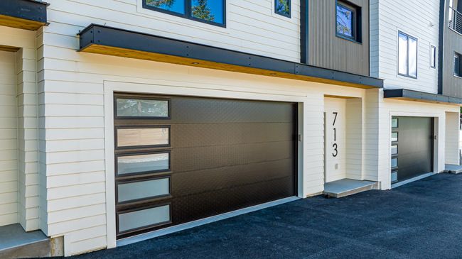 Double Garage w custom doors | Image 17