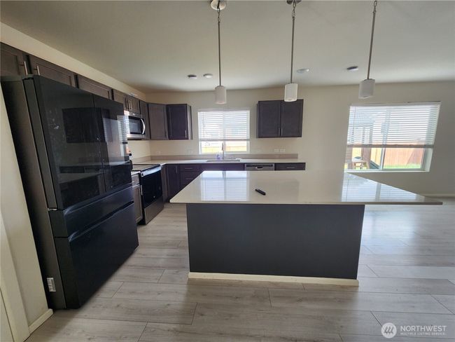 Kitchen w/ Island | Image 5