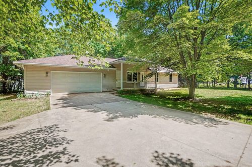 4955 Red Pine Dr, Grant, MI, 49327-9695 | Card Image