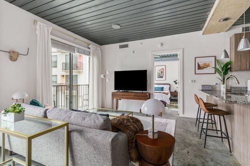 apt-6225-3550 Main St, Houston, TX, 77002-9596 | Card Image