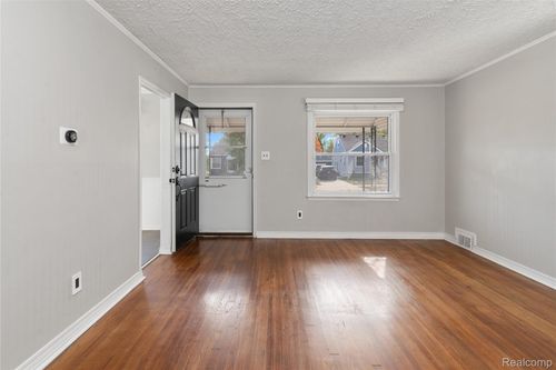 2437 Barrett Ave, Royal Oak, MI, 48067-3562 | Card Image