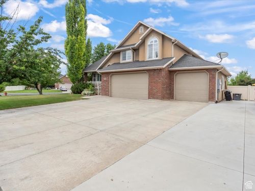 2412 W 3425 N, Farr West, UT, 84404-8624 | Card Image
