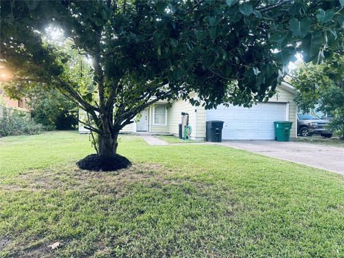 7350 Hurtgen Forest Rd, Houston, TX, 77033-3441 | Card Image