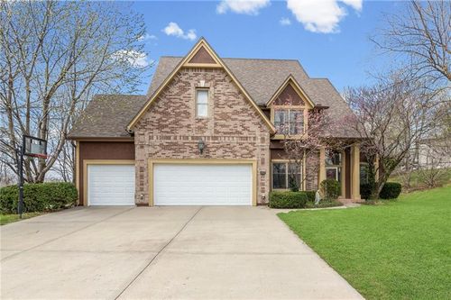 10400 River Hills Dr, Parkville, MO, 64152-3378 | Card Image