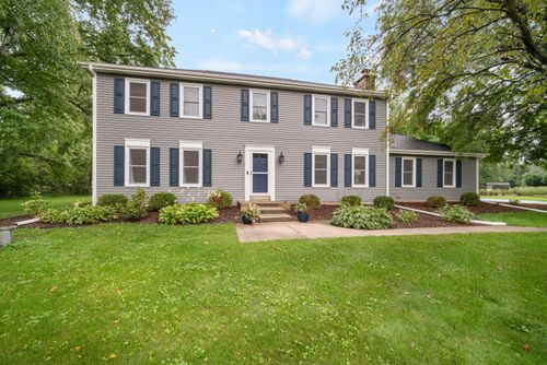 1626 Devonshire Dr, Cedarburg, WI, 53012-9711 | Card Image