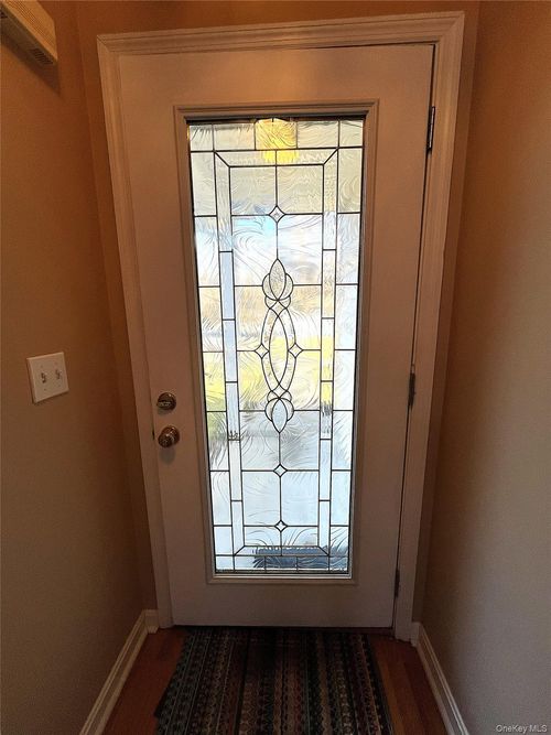 566-566 Birchwood Park Dr, Middle Island, NY, 11953-2676 | Card Image